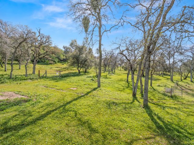 37678 Cardinal Lane, Yokuts Valley, CA 93675
