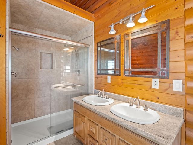 37678 Cardinal Lane, Yokuts Valley, CA 93675