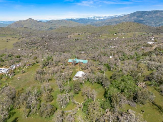 37678 Cardinal Lane, Yokuts Valley, CA 93675