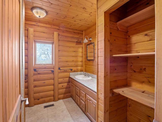 37678 Cardinal Lane, Yokuts Valley, CA 93675