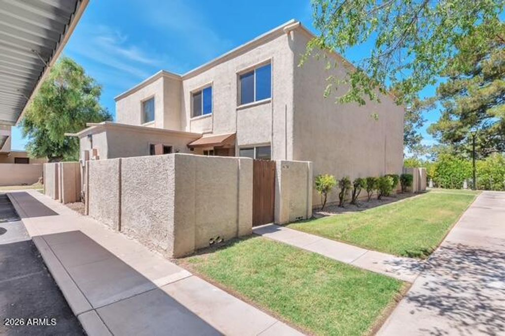 Image 4 of property listing at 4138 N 81ST Street, Scottsdale, AZ 85251