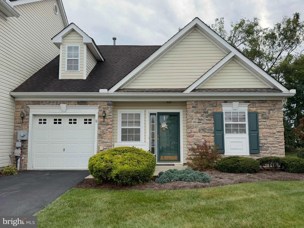 108 VILLAGE DR, Blandon, PA 19510