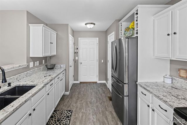 867 Harbor Woods Drive, Fairview Heights, IL 62208