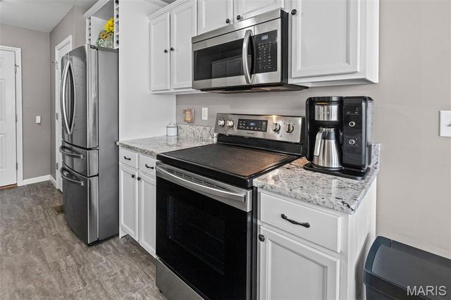 867 Harbor Woods Drive, Fairview Heights, IL 62208