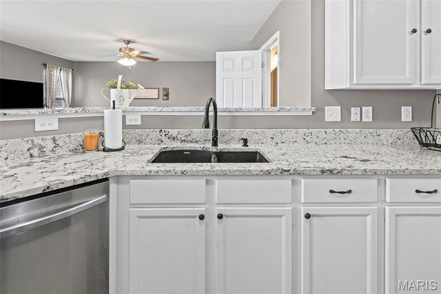 867 Harbor Woods Drive, Fairview Heights, IL 62208