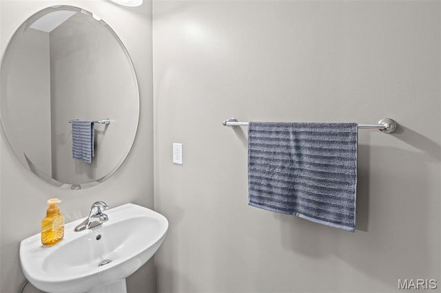 867 Harbor Woods Drive, Fairview Heights, IL 62208