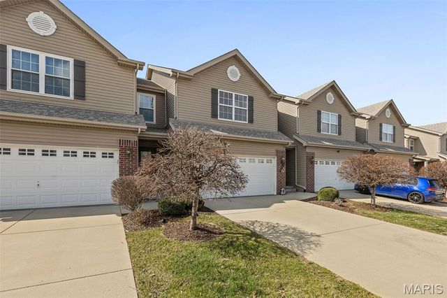 867 Harbor Woods Drive, Fairview Heights, IL 62208