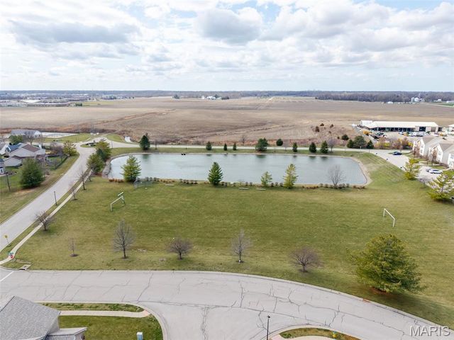 867 Harbor Woods Drive, Fairview Heights, IL 62208