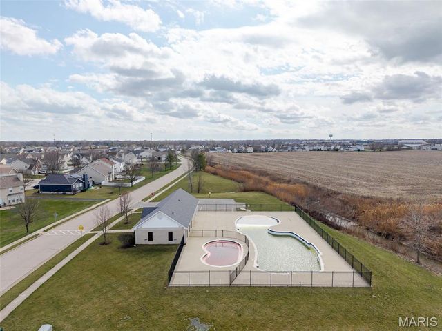 867 Harbor Woods Drive, Fairview Heights, IL 62208