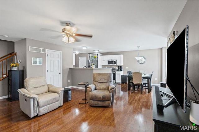 867 Harbor Woods Drive, Fairview Heights, IL 62208