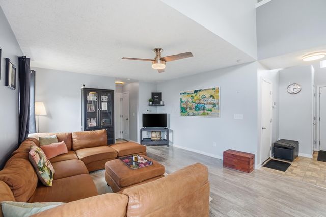 2439 Angelfire Drive, Grove City, OH 43123