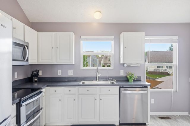 2439 Angelfire Drive, Grove City, OH 43123