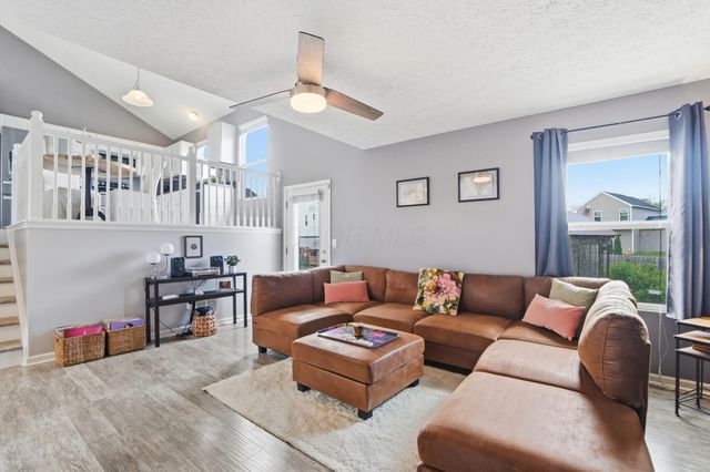 2439 Angelfire Drive, Grove City, OH 43123