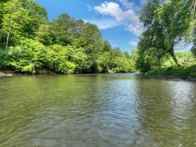 658 Navaho Way, Ellijay, GA 30540