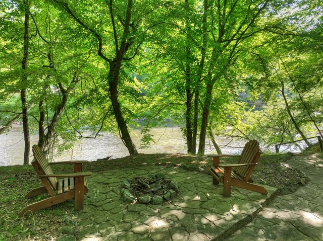 658 Navaho Way, Ellijay, GA 30540