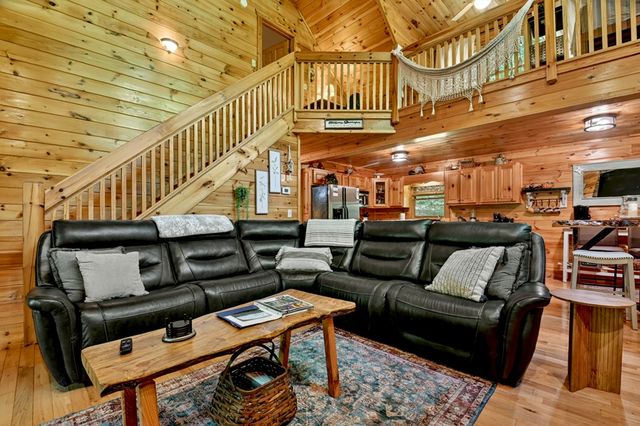 658 Navaho Way, Ellijay, GA 30540
