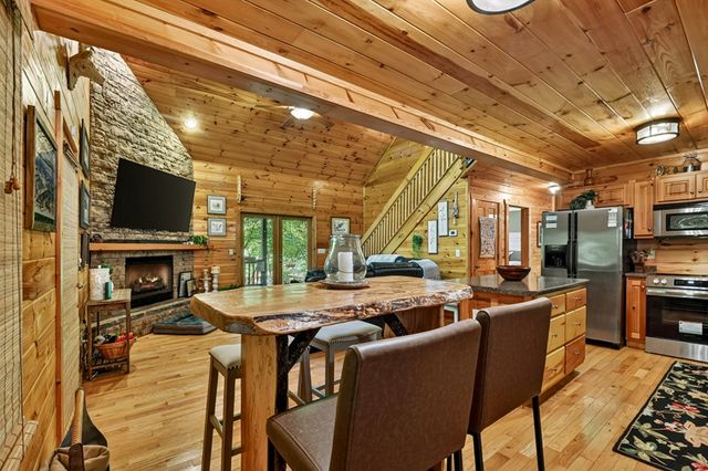 658 Navaho Way, Ellijay, GA 30540