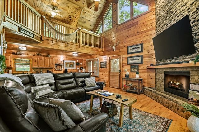658 Navaho Way, Ellijay, GA 30540