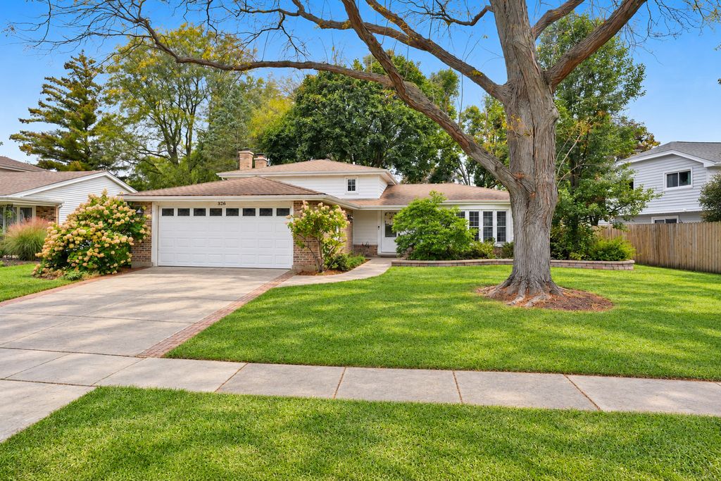 326 Greentree Parkway, Libertyville, IL 60048 — exterior