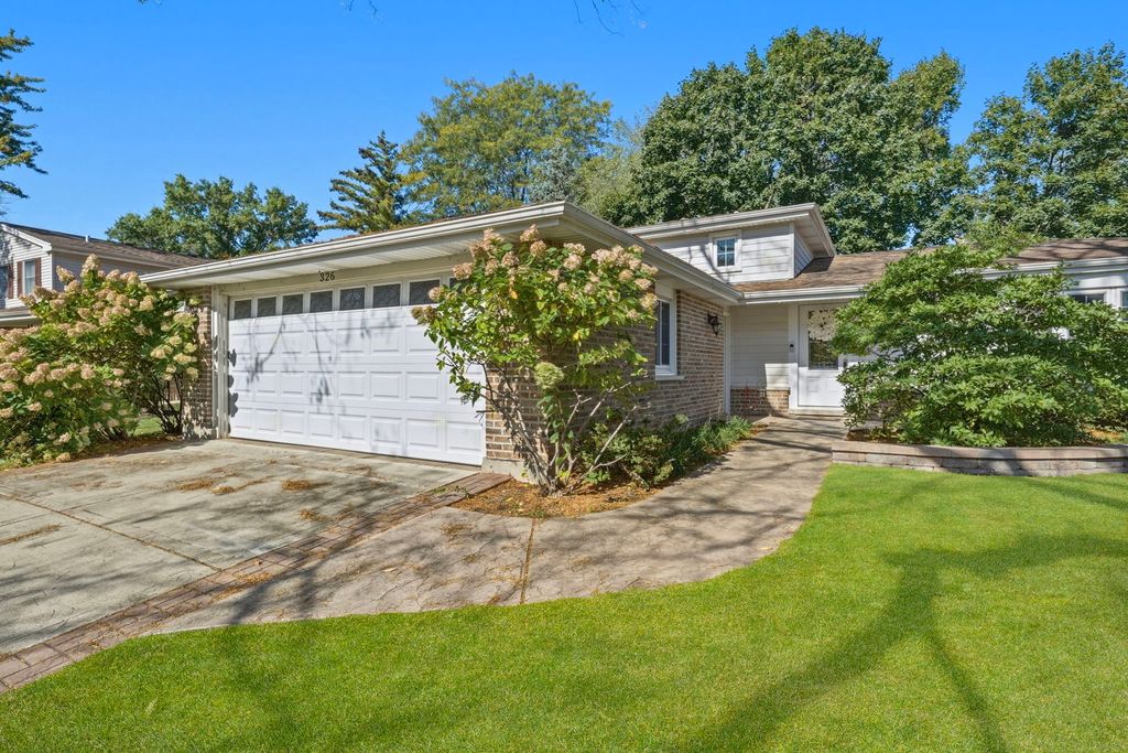 326 Greentree Parkway, Libertyville, IL 60048 — photo 2