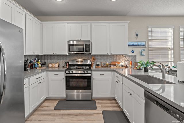 10330 LUNEVILLE LN, Schertz, TX 78154