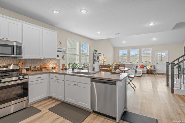 10330 LUNEVILLE LN, Schertz, TX 78154