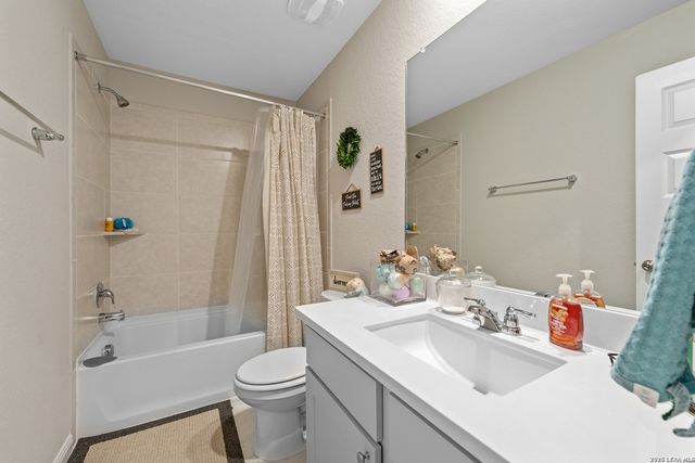 10330 LUNEVILLE LN, Schertz, TX 78154