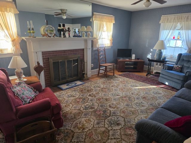 54 Grant Avenue, Somerset, MA 02726