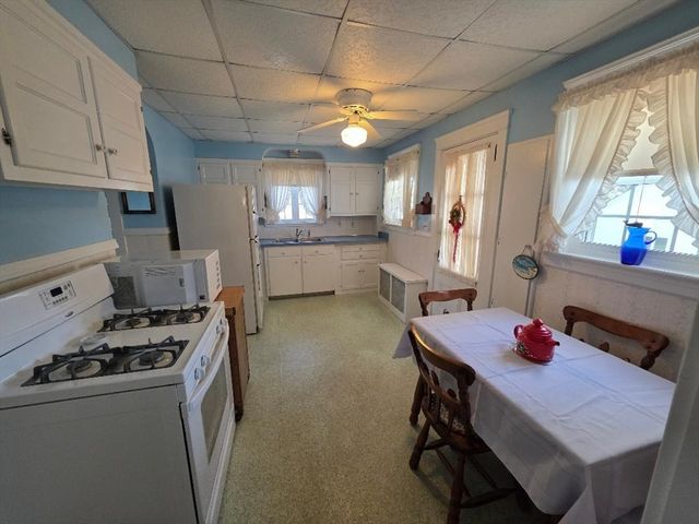 54 Grant Avenue, Somerset, MA 02726