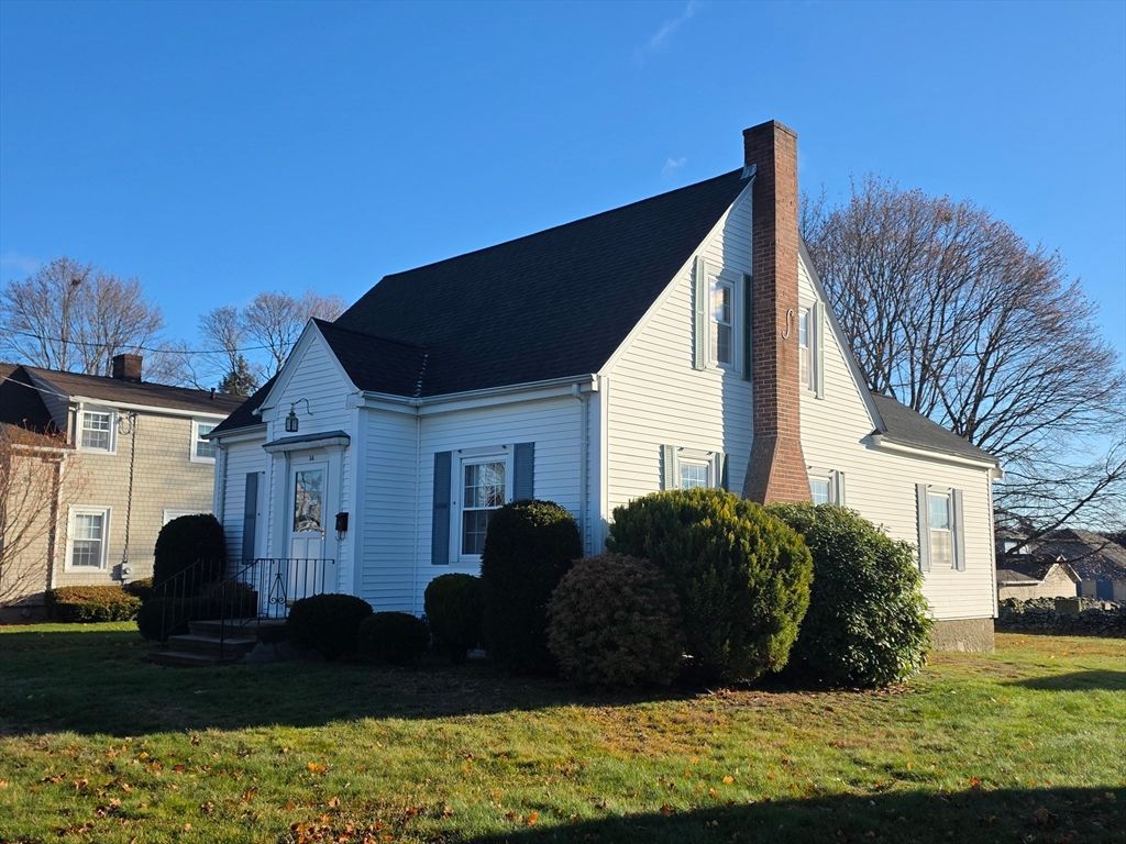 54 Grant Avenue, Somerset, MA 02726