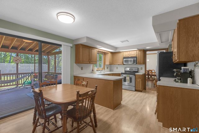 86 Carriage Way, Windsor, CT 06095