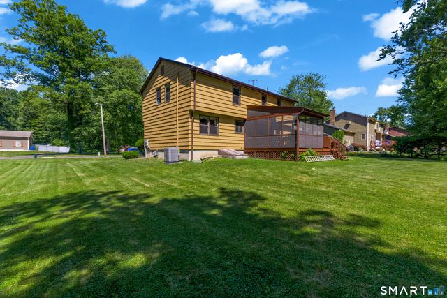 86 Carriage Way, Windsor, CT 06095