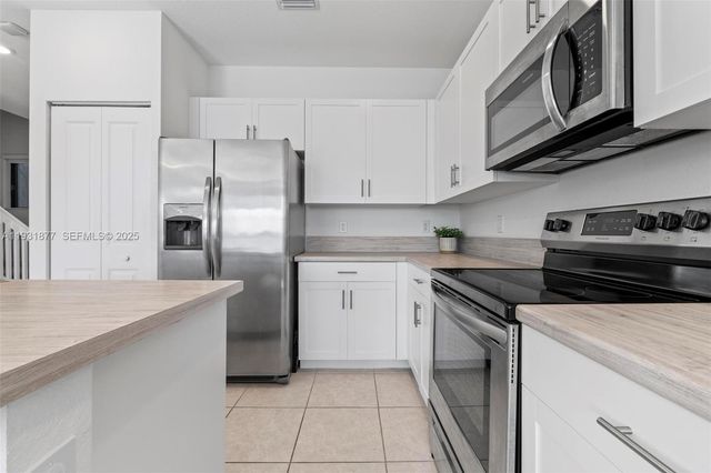 20544 NE 5th Pl 0, Miami, FL 33179