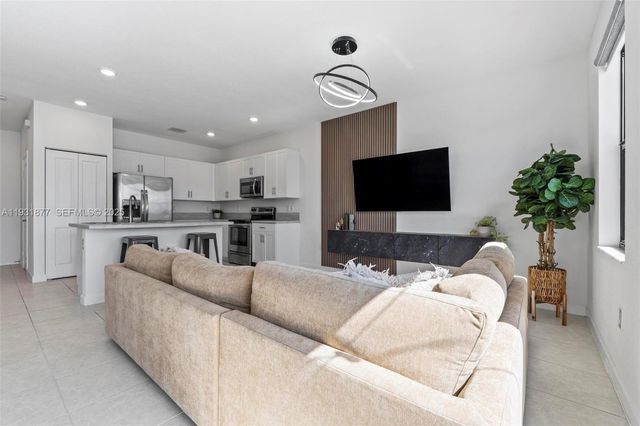 20544 NE 5th Pl 0, Miami, FL 33179