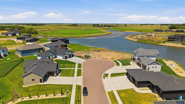 2705 N Pickerel Cir Circle, Tea, SD 57064