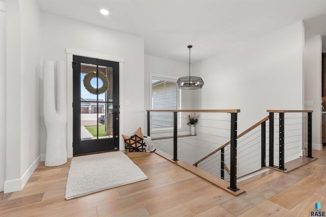2705 N Pickerel Cir Circle, Tea, SD 57064