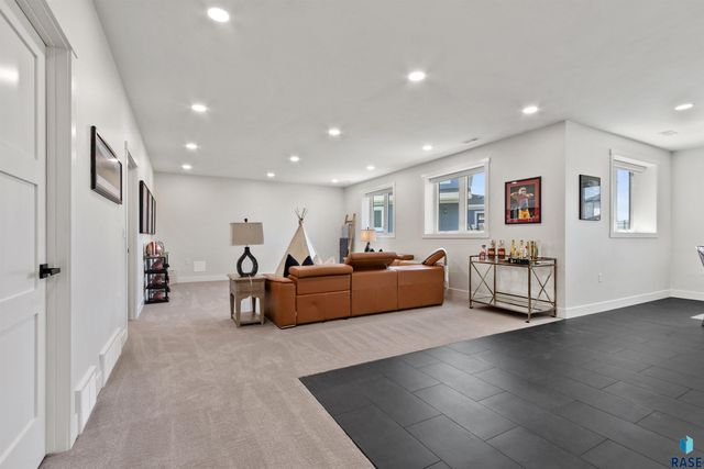 2705 N Pickerel Cir Circle, Tea, SD 57064