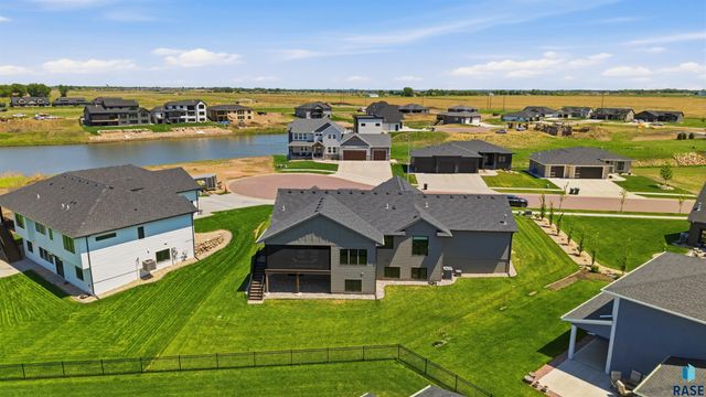 2705 N Pickerel Cir Circle, Tea, SD 57064