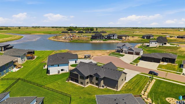 2705 N Pickerel Cir Circle, Tea, SD 57064