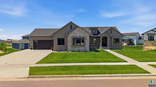 2705 N Pickerel Cir Circle, Tea, SD 57064