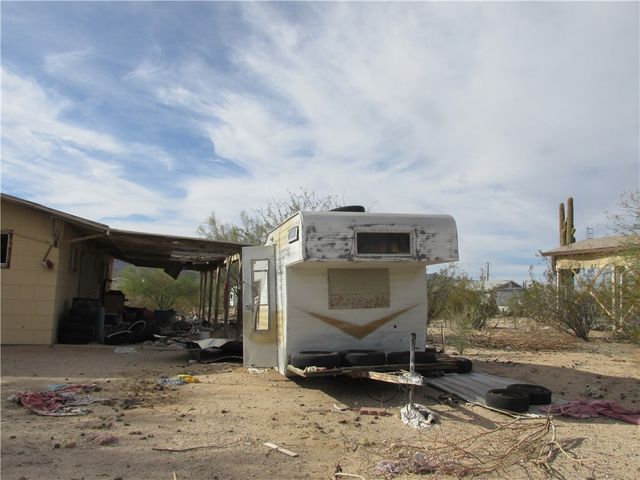 3815 1st Avenue, Yucca, AZ 86438