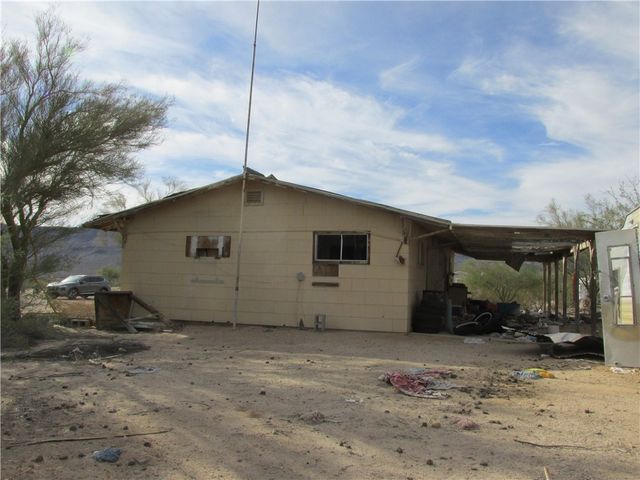 3815 1st Avenue, Yucca, AZ 86438