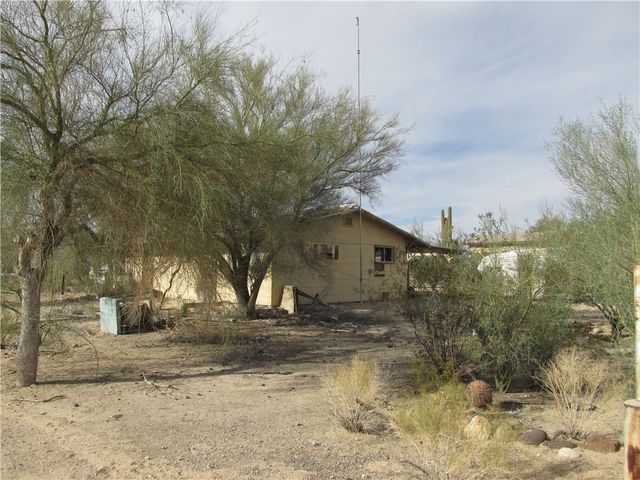 3815 1st Avenue, Yucca, AZ 86438