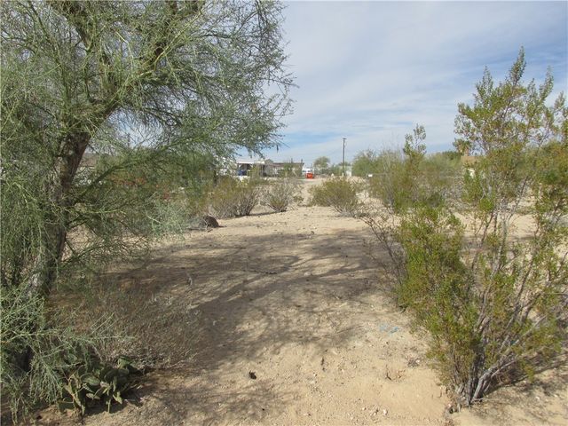 3815 1st Avenue, Yucca, AZ 86438