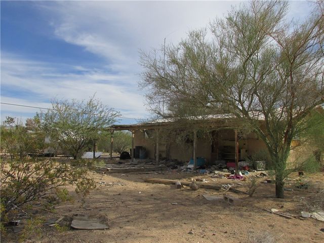 3815 1st Avenue, Yucca, AZ 86438