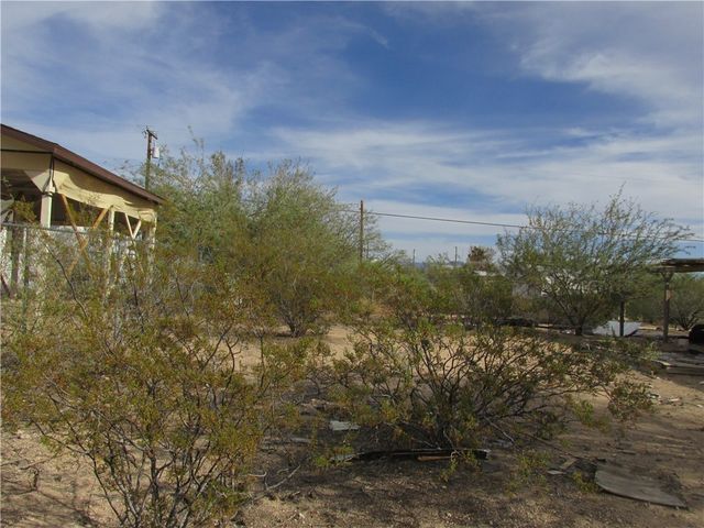 3815 1st Avenue, Yucca, AZ 86438