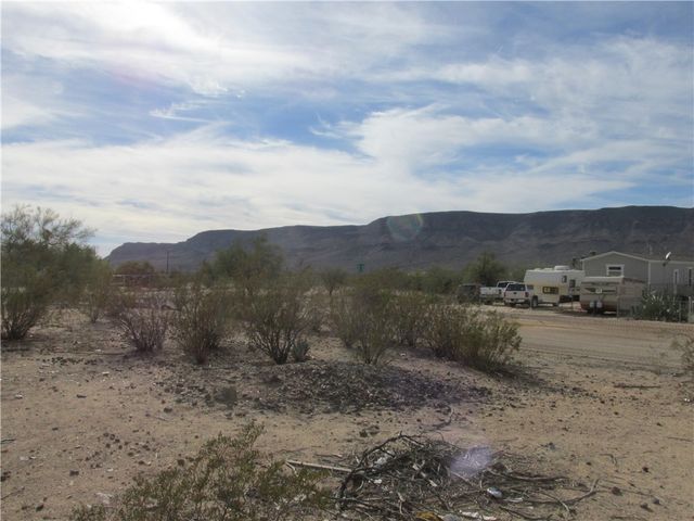 3815 1st Avenue, Yucca, AZ 86438