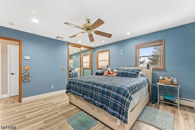 9 Chalen Ct, Pompton Lakes Boro, NJ 07442