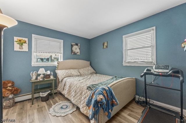 9 Chalen Ct, Pompton Lakes Boro, NJ 07442