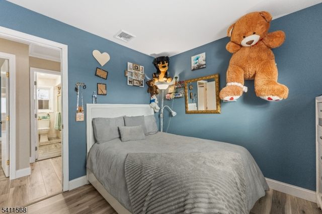 9 Chalen Ct, Pompton Lakes Boro, NJ 07442